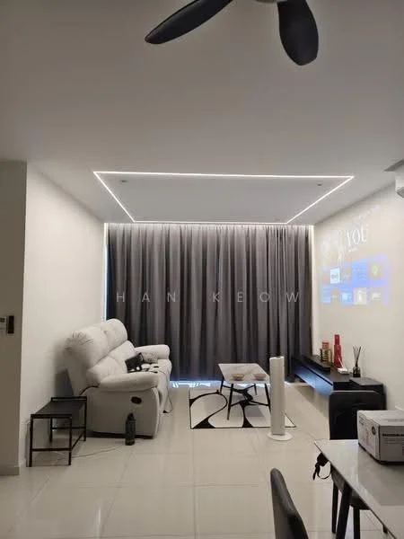 Living features: white painted walls, recessed ceiling lights, 5-blade ceiling fan, grey curtains, large area rug with geometric pattern, 2-seater leather sofa in white, coffee table, TV console, wall-mounted projector, decorative items on shelves, floor-to-ceiling windows, tile flooring; style: modern.