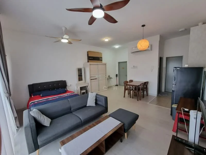 Living features: 3-seater fabric sofa in grey, wooden coffee table, wall-mounted TV, ceiling fan with light, pendant lamp, open shelving unit, double bed with upholstered headboard, bedside table, dining table with chairs, air conditioning unit, light-coloured laminate flooring, white painted walls; style: modern.