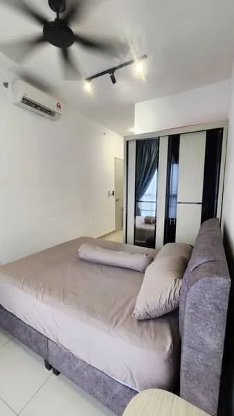 Bedroom features: king-size bed, upholstered headboard, bedside table, 5-blade ceiling fan with light, wall-mounted split AC, built-in wardrobe with mirrored doors, grey bedding, light-colored tile flooring, curtains, decorative pillow; style: modern.