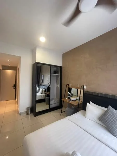 Bedroom features: queen-size bed, upholstered headboard, white bedding, 2 bedside pillows, ceiling fan, built-in wardrobe with mirrored doors, wooden shelving unit, tile flooring, decorative wall with textured finish, wall-mounted lamp, area rug; style: modern.