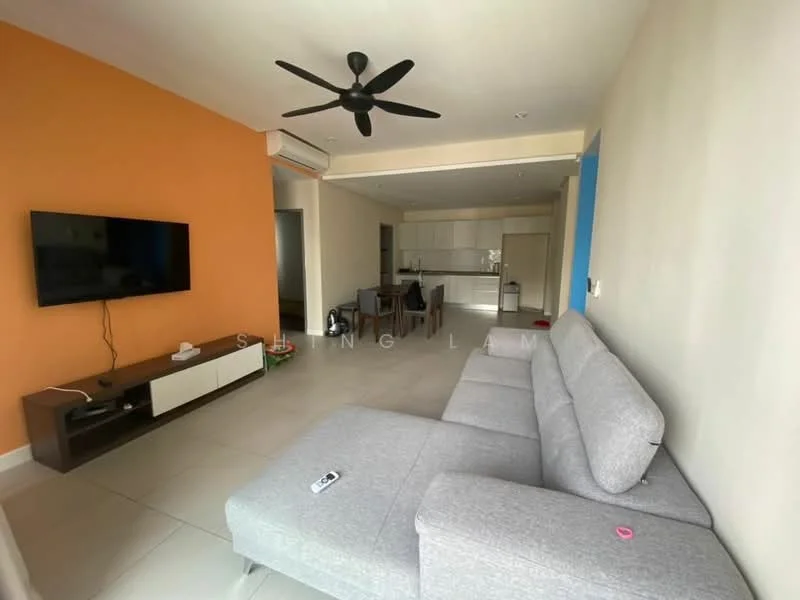 Living features: 3-seater fabric sofa in grey, wall-mounted TV, TV console in white, ceiling fan with 5 blades, orange accent wall, light-colored walls, tile flooring, open layout to kitchen and dining area; style: modern. Kitchen features: white cabinetry, countertop with integrated sink, built-in oven, freestanding range oven, refrigerator, dining table with chairs, light-colored walls, tile flooring; style: modern.