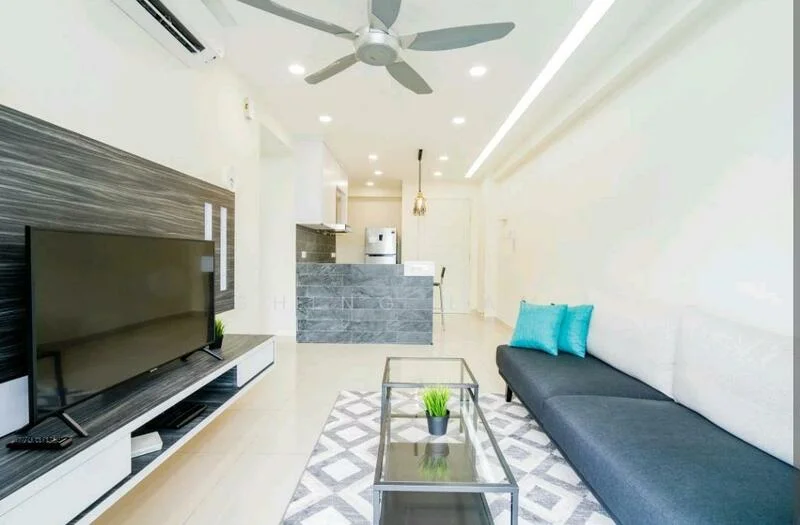 Living features: grey fabric L-shape sectional sofa, glass coffee table, area rug with geometric pattern, wall-mounted flat-screen TV, white painted walls, recessed LED downlights, 5-blade ceiling fan with light, sliding glass door, decorative houseplant in ceramic pot, grey accent wall, open kitchen view, kitchen island with bar stools; style: modern.
