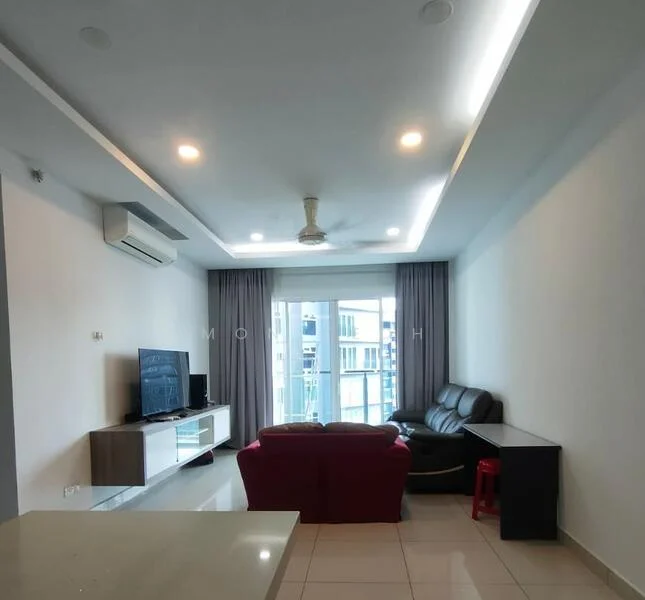 Living features: sofa in black leather, 3-seater sofa, coffee table, TV console, wall-mounted TV, floor-to-ceiling windows, curtains in grey, ceiling fan with light, recessed downlights, white painted walls, glossy tile flooring, air conditioning unit; style: modern.