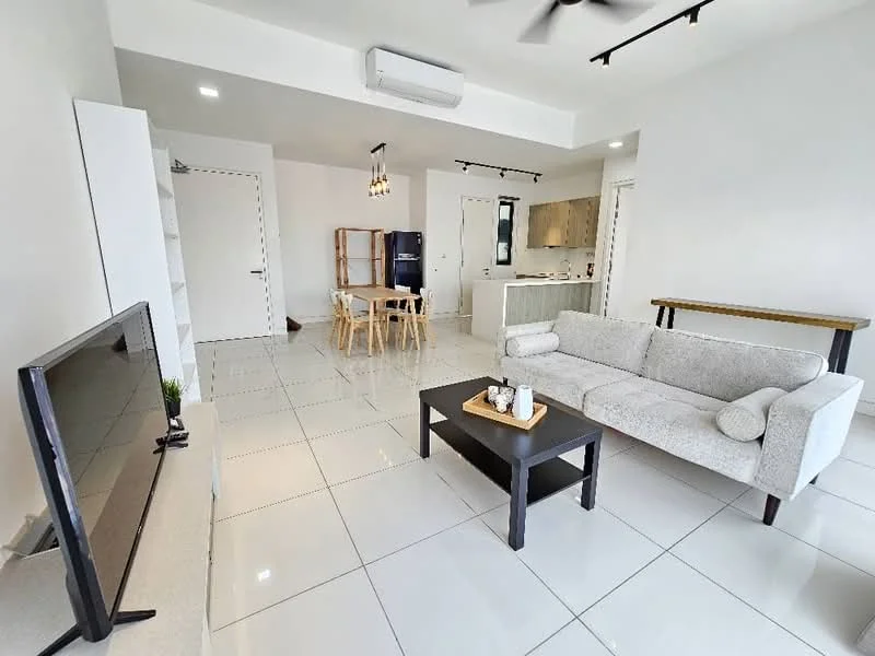 Living features: 3-seater fabric sofa in light grey, coffee table with dark wood finish, wall-mounted TV, TV console, area rug, ceiling fan, recessed LED downlights, large windows, white painted walls, glossy ceramic tile flooring; style: modern. Kitchen features: kitchen island with bar seating, stainless-steel fridge, built-in oven, cabinets with light wood finish, countertop with light grey surface, open shelving, pendant lighting, white painted walls, ceramic tile flooring; style: modern.