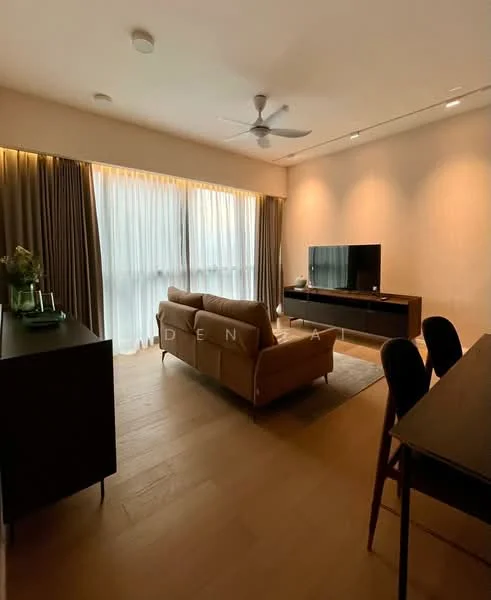 Living features: 3-seater fabric sofa in brown, wall-mounted TV, TV console in dark wood, ceiling fan, recessed downlights, floor-to-ceiling windows, sheer curtains, dark wood dining table, 4 dining chairs, light wood flooring, decorative wall, area rug; style: modern.