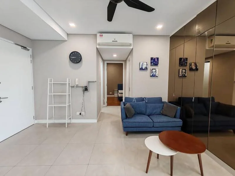 Living features: 3-seater fabric sofa in blue, coffee table with wooden top, wall-mounted clock, 1 wall-mounted split AC, floor-to-ceiling mirror, light-colored tiled flooring, white painted walls, decorative wall art, ceiling fan; style: modern.