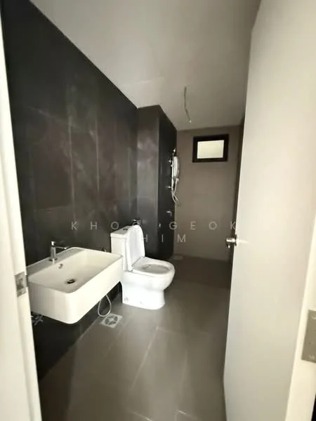 Bathroom features: white toilet, single-sink vanity with rectangular basin, chrome basin mixer faucet, grey wall tiles, light grey floor tiles, shower with wall-mounted showerhead, mirror above vanity, window for natural light, towel rack, exposed plumbing, recessed lighting; style: modern.