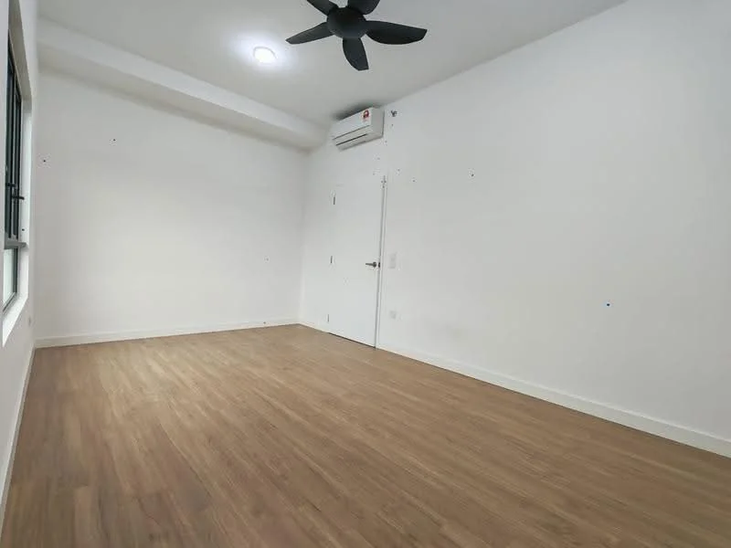 Room features: white painted walls, laminate flooring, 5-blade ceiling fan, 1 wall-mounted split AC, single door, window with no visible treatment; style: modern.