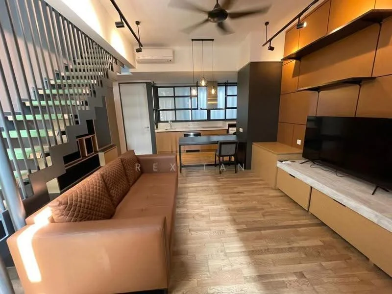 Living features: 3-seater leather sofa in brown, wooden coffee table, wall-mounted TV, TV console with storage, open shelving unit, recessed downlights, ceiling fan, wooden flooring, large windows, kitchenette area with countertop, stainless-steel sink, built-in cabinetry; style: modern.