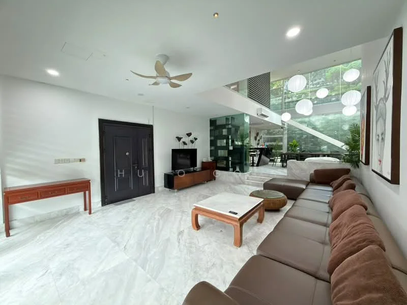 Living features: marble flooring, white painted walls, 5-blade ceiling fan, sofa in brown leather, wooden coffee table, TV console, wall-mounted TV, decorative artwork, large windows with greenery view, recessed lighting; style: modern; view: garden.