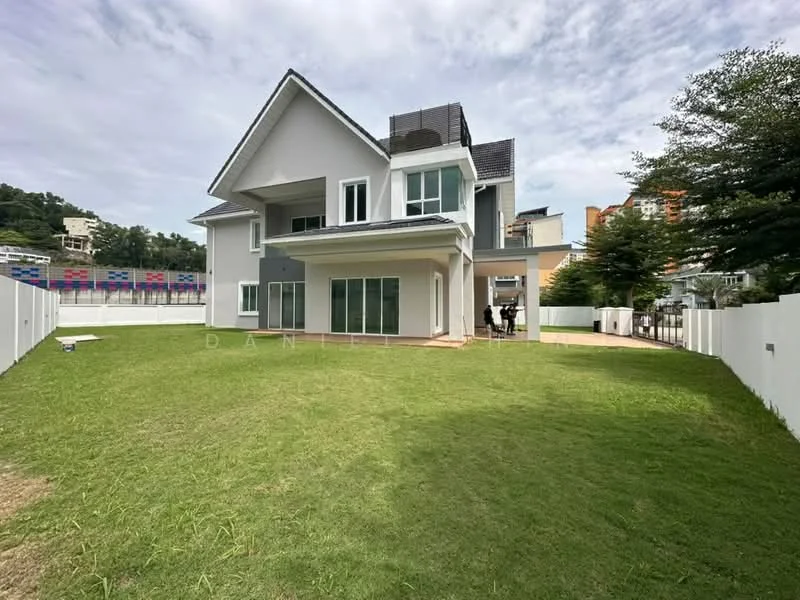 Exterior type: detached bungalow; features: white painted facade, flat roof, approximately 2-storey, large windows, manicured lawn, paved driveway, surrounded by greenery, outdoor terrace, balcony on upper floor; style: modern.