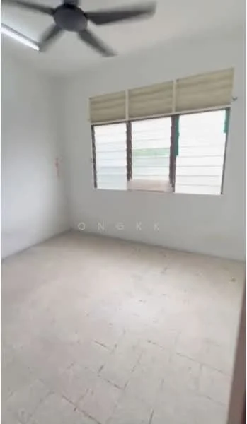 Room features: plain white walls, light-colored flooring, ceiling fan, window with horizontal blinds, natural light from windows; style: minimalist.