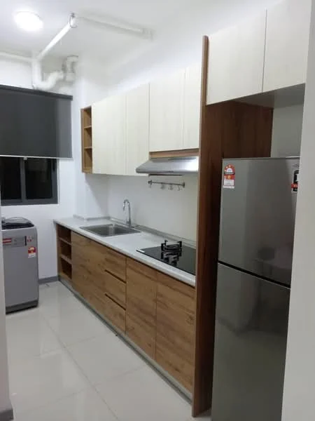 Kitchen features: white upper cabinets, wooden lower cabinets, stainless-steel sink, chrome pull-down faucet, granite countertop, built-in gas hob, stainless-steel range hood, stainless-steel fridge, washing machine, tile flooring, white walls, window with roller blinds, open shelving; style: modern.