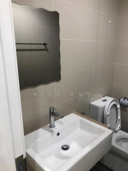 Bathroom features: white ceramic sink, chrome faucet, wall-mounted mirror with decorative frame, light beige tiled walls, white toilet, toilet paper holder, grey floor tiles, wall-mounted towel rack; style: modern.