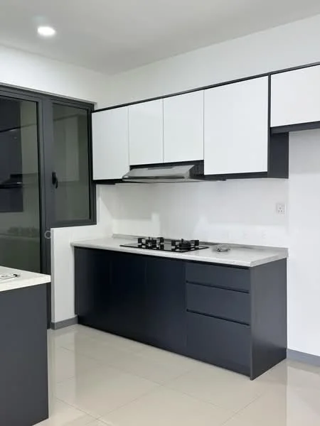 Kitchen features: white upper cabinets, black lower cabinets, marble countertop, stainless-steel gas hob, built-in range hood, single-bowl stainless-steel sink, grey tiled flooring, sliding glass door, window with black frame, recessed ceiling lights; style: modern.