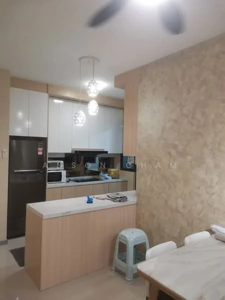 Kitchen features: white upper cabinets, wood lower cabinets, marble countertop, stainless-steel fridge, built-in microwave, freestanding range oven, pendant lighting, single-bowl stainless-steel sink, chrome pull-down faucet, tile backsplash, dining table with chairs, ceiling fan; style: modern.