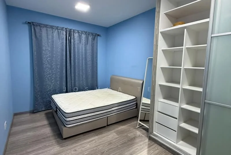 Bedroom features: blue painted walls, laminate flooring, queen-size bed, upholstered headboard, bedside table, built-in wardrobe with sliding doors, full-length mirror, curtains, ceiling light fixture; style: modern.