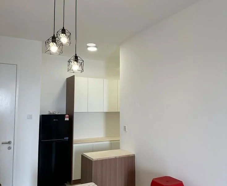 Kitchen features: white cabinets, wooden countertop, black fridge, pendant lighting with geometric design, open shelving, kitchen island, light-colored walls, laminate flooring; style: modern.