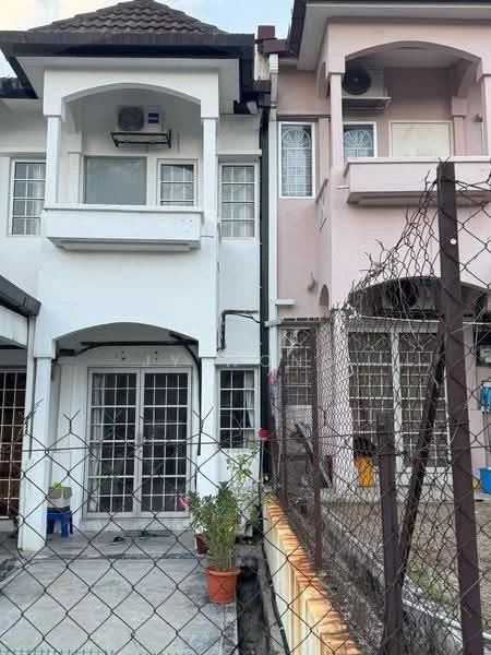 Exterior type: linked terrace house; features: two-storey building, white painted facade, pink painted facade, arched windows, security grille at entrance, air conditioning unit visible, paved walkway, flower pots at entrance, fenced front yard; style: modern.