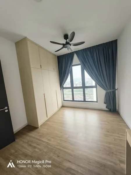 Bedroom features: wooden flooring, built-in wardrobe with sliding doors, floor-to-ceiling windows, blue curtains, 5-blade ceiling fan with light, neutral wall color, city view, minimalist decor; style: modern; view: city.