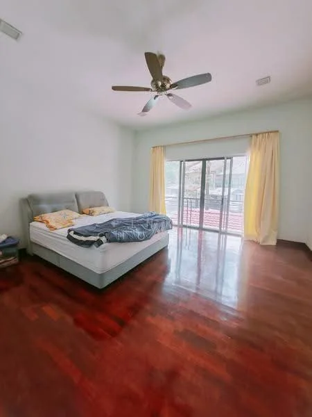 Bedroom features: king-size bed, upholstered headboard, 2 bedside tables, ceiling fan with light, wooden flooring, floor-to-ceiling sliding glass door, curtains, natural light from window; style: modern; view: garden.