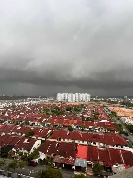 Exterior type: low-rise apartment block; features: red tiled roofs, manicured lawns, surrounding residential area, cloudy sky, urban landscape, multiple low-rise buildings, open space, city skyline in background; style: modern.