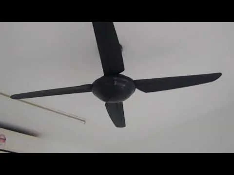 Room features: ceiling fan.