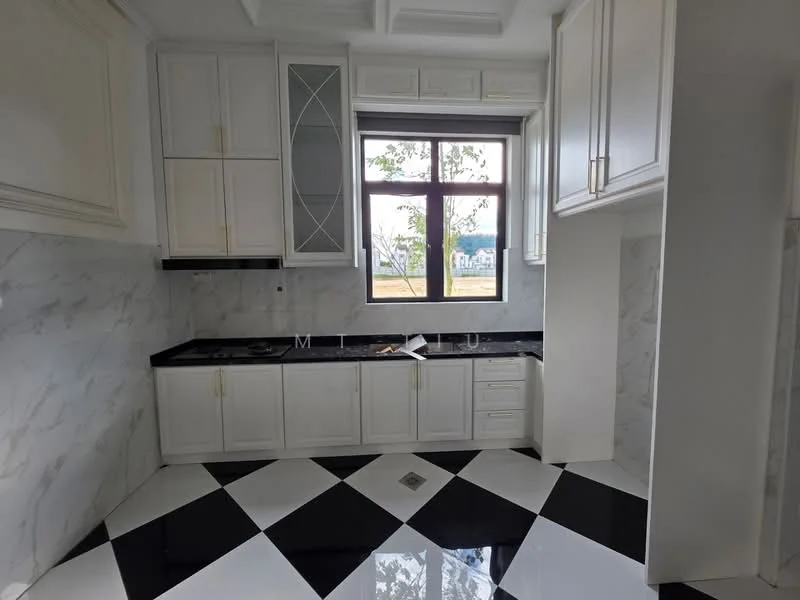 Kitchen features: white shaker cabinets, black granite countertop, black and white checkered tile flooring, stainless-steel sink, single-bowl stainless-steel sink, chrome pull-down faucet, built-in oven, gas hob, window with view of outdoor area, recessed downlights, crown moulding on ceiling; style: modern; view: garden.