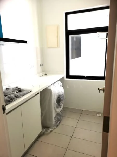 Kitchen features: white cabinetry, countertop, built-in gas hob, single-bowl stainless-steel sink, window, tile flooring, neutral wall color, back wall with tile cladding; style: modern.