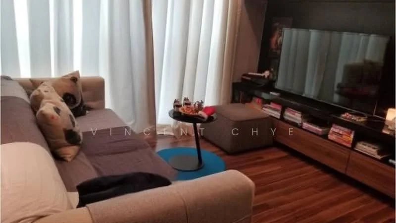Living features: 3-seater fabric sofa in grey, decorative cushions, coffee table, wall-mounted TV, TV console with storage, wooden flooring, floor-to-ceiling curtains, area rug, books and magazines on shelves, soft lighting; style: modern.