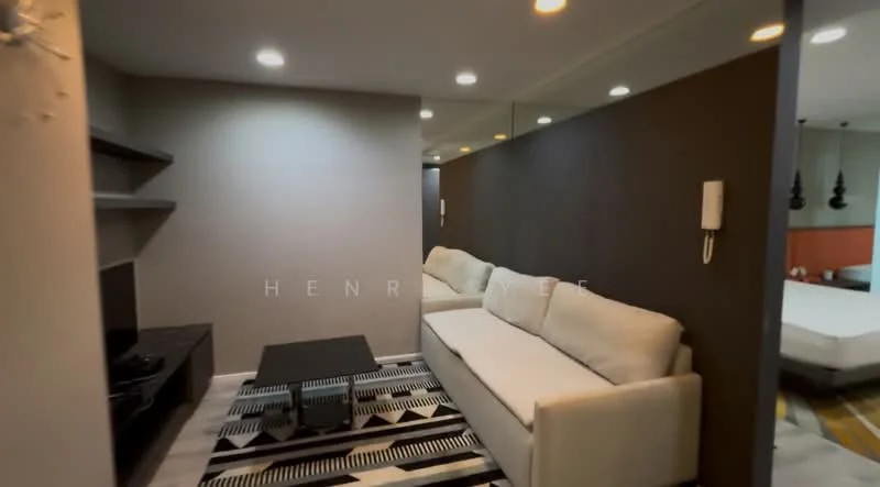 Living features: light grey painted walls, dark accent wall, sofa in light fabric, black coffee table, area rug with geometric pattern, wall-mounted TV, shelves, recessed downlights; style: modern.