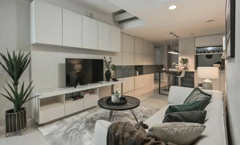 Living features: white painted walls, polished tile flooring, 5-blade ceiling fan with light, wall-mounted TV, TV console, coffee table, area rug with geometric pattern, upholstered sofa in light color, decorative plants, recessed lighting, open shelving, kitchen island with bar stools; style: modern.