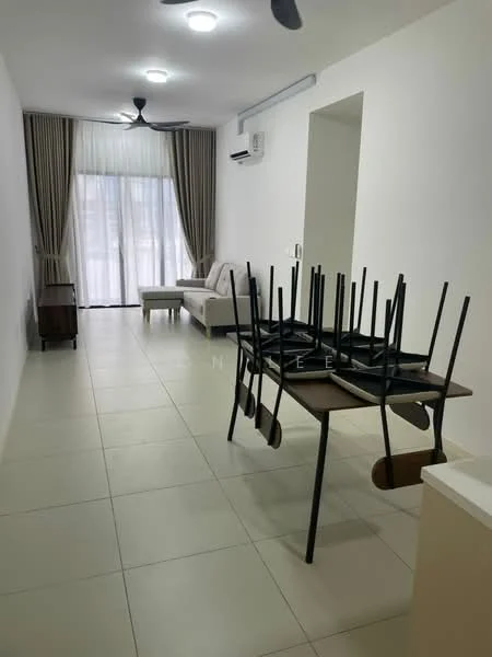 Living features: light-colored walls, white tiled flooring, sofa in light color, dining table with chairs, ceiling fan, air conditioning unit, floor-to-ceiling windows, curtains, natural light, minimalist decor; style: modern.