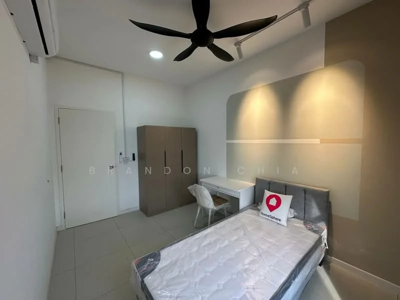 Bedroom features: queen-size bed, upholstered headboard, 2 bedside lamps, built-in wardrobe, study desk, white chair, 5-blade ceiling fan, wall-mounted air conditioning unit, white painted walls, tile flooring, recessed lighting; style: modern.