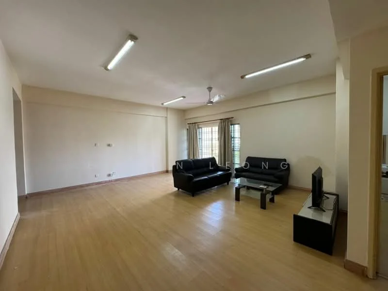 Living features: laminate flooring, white painted walls, ceiling fan, 2-seater leather sofa in black, 3-seater leather sofa in black, glass coffee table, wall-mounted TV, curtains, large windows, light fixtures; style: modern.