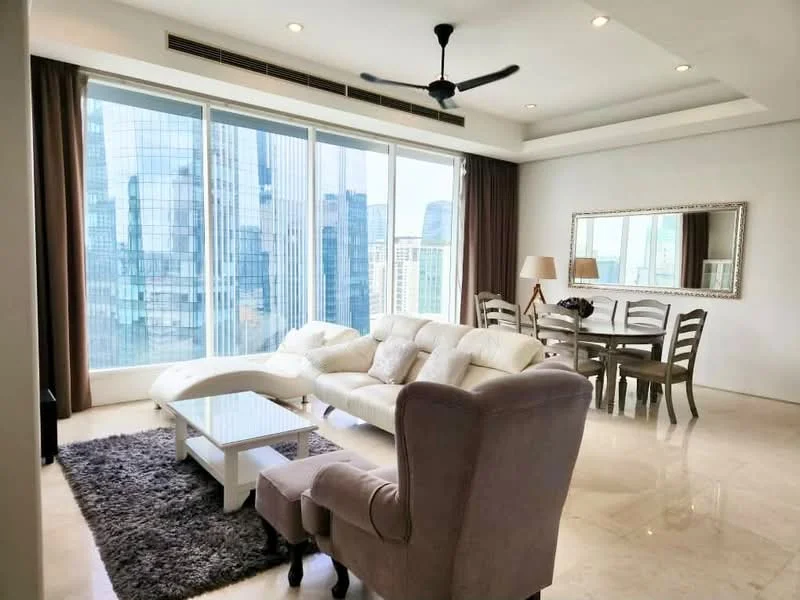 Living features: 3-seater white leather sofa, armchair in light fabric, coffee table with glass top, area rug in dark color, floor-to-ceiling windows, city skyline view, recessed downlights, ceiling fan, dining table with 4 chairs, decorative mirror on wall; style: modern; view: city.