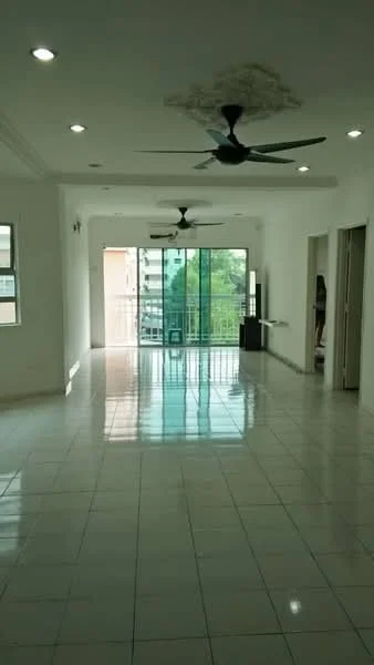 Living features: white painted walls, glossy ceramic tile flooring, tray ceiling, 2 ceiling fans, floor-to-ceiling sliding glass door, balcony access, natural light from windows, neutral color scheme; style: modern; view: garden.
