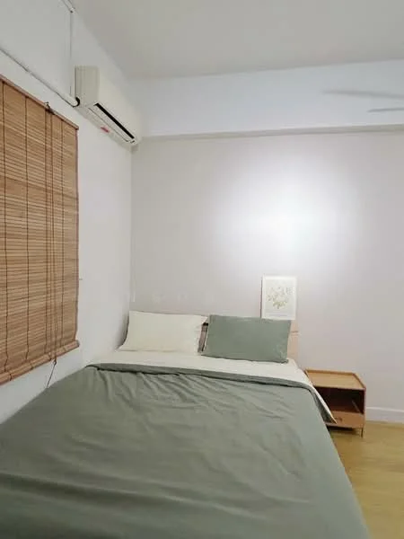 Bedroom features: queen-size bed with green bedding, wooden bedside table, wall-mounted air conditioning unit, light-colored walls, laminate flooring, bamboo window blinds, decorative wall art, recessed lighting; style: minimalist.