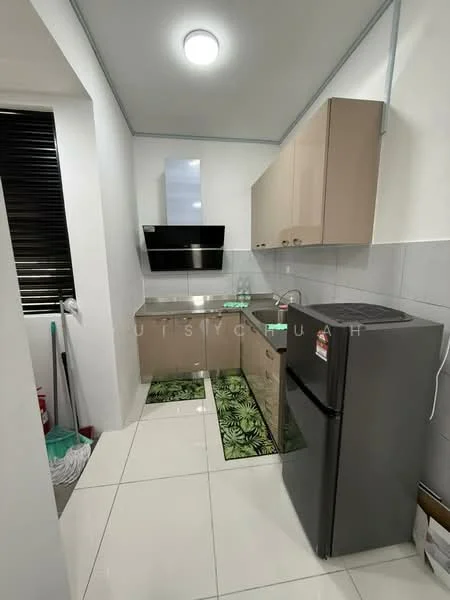 Kitchen features: light beige cabinetry, stainless-steel fridge, built-in oven, black range hood, white tiled backsplash, white ceramic tile flooring, green patterned mat, single-bowl stainless-steel sink, chrome pull-down faucet, recessed ceiling light; style: modern.