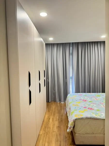Bedroom features: queen-size bed, bedspread with floral pattern, built-in wardrobe with handle-less doors, grey curtains, wooden flooring, recessed ceiling lights; style: modern.
