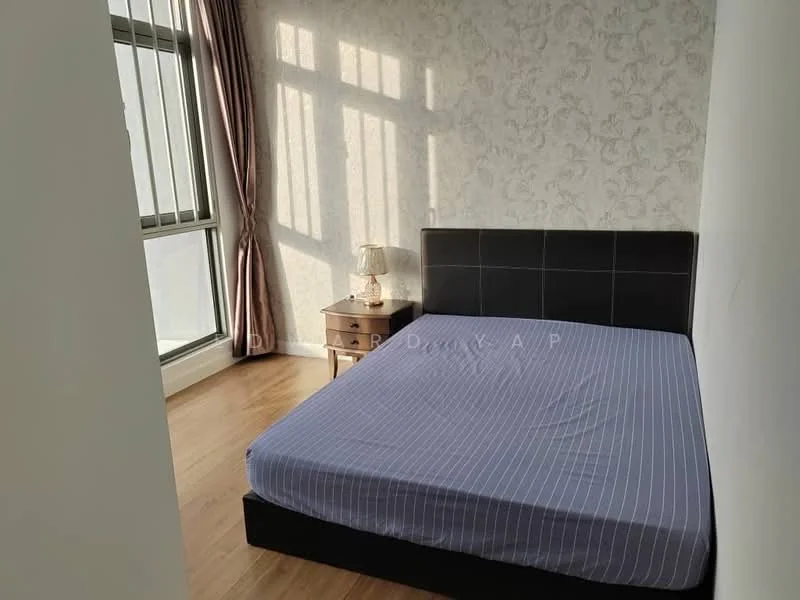 Bedroom features: queen-size bed, upholstered headboard, laminate flooring, wallpaper with floral pattern, floor-to-ceiling windows, sheer curtains, table lamp, natural light, light-colored walls; style: modern.
