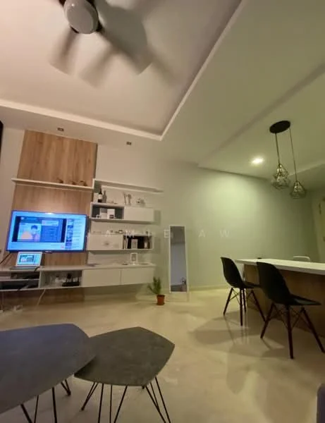 Living features: 5-blade ceiling fan, recessed downlights, wall-mounted TV, floating shelves, wooden cabinetry, white painted walls, polished concrete flooring, black coffee table, dining table with chairs, decorative plant; style: modern.