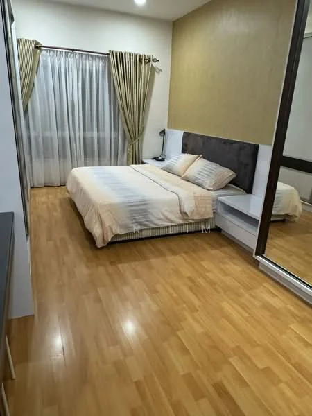 Bedroom features: queen-size bed with beige bedding, upholstered headboard, wooden flooring, floor-to-ceiling mirror wardrobe, curtains with sheer and blackout options, wall-mounted bedside lamp, decorative wall with textured finish, recessed ceiling lights; style: modern.