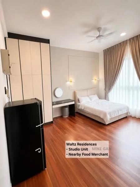 Bedroom features: queen-size bed, upholstered headboard, wooden flooring, built-in wardrobe with sliding doors, nightstand, table lamp, floor-to-ceiling windows, sheer curtains, ceiling fan with light; style: modern.