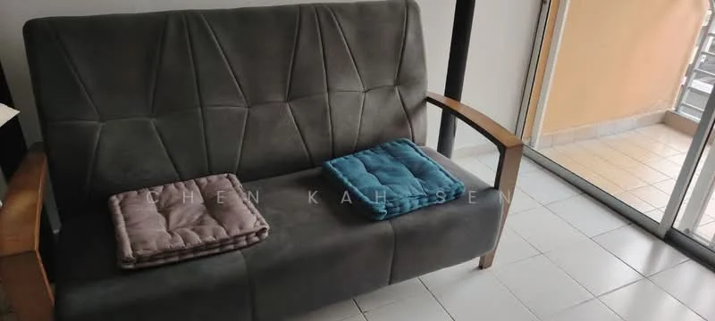 Living features: grey fabric sofa, wooden armrests, two folded blankets in blue and purple, white tiled flooring, large glass sliding door, natural light from outside; style: modern.