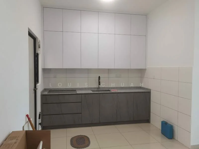 Kitchen features: grey laminate cabinetry, white upper cabinets, double-bowl stainless-steel sink, chrome pull-down faucet, grey granite countertop, white tiled backsplash, cream tiled flooring, wall-mounted air conditioning unit, circular area rug, box of storage items, blue plastic container; style: modern.