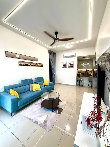 Living features: 3-seater fabric sofa in turquoise, yellow throw pillows, glass coffee table, area rug with geometric pattern, wall-mounted TV, TV console, recessed LED downlights, ceiling fan, floor-to-ceiling curtains, decorative wall art, mirrored wall, tile flooring; style: modern.