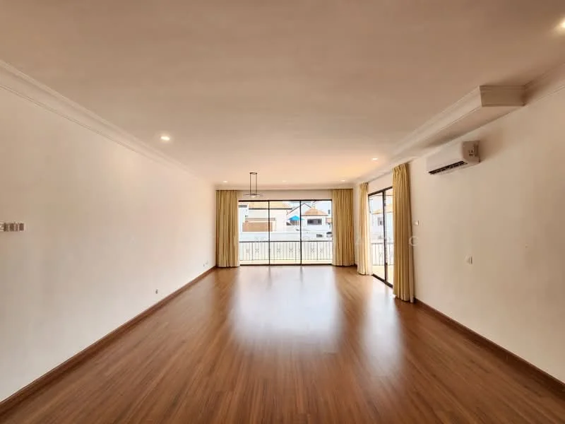 Living features: wooden flooring, white painted walls, crown moulding, recessed downlights, 5-blade ceiling fan, sliding glass door, floor-to-ceiling windows, curtains, air conditioning unit; style: modern; view: city.