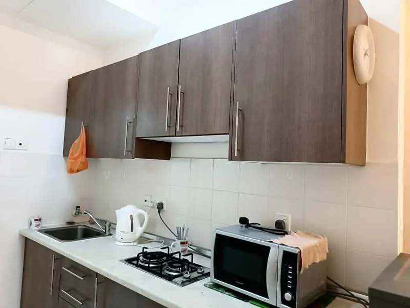 Kitchen features: laminate cabinetry in brown, white countertop, single-bowl stainless-steel sink, chrome pull-down faucet, 4-burner gas hob, built-in microwave, kettle, orange kitchen towel, white tiled walls, exhaust hood; style: modern.