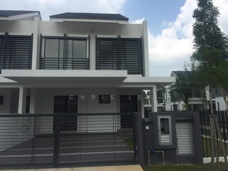 Exterior type: linked terrace house; features: white painted facade, horizontal slatted window shutters, flat roof, two-storey structure, manicured lawn, paved driveway, fenced perimeter, main entrance gate, modern architectural design, surrounded by greenery; style: modern.